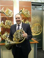 �V���f��107X����ɔ��΂ރt�B���b�v�В�