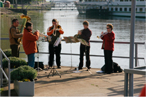 ��X���V���Ō}���Ă��ꂽ�g�A���L�T���_�[�E�u���X�o���h�h�B���̓��͂����Ɠ��s���Ă��ꂽ