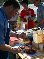 料理はアレキサンダー社員の手作りが並ぶ。もともと美味しいのだが、景色が味を倍増してくれる