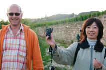 �u�h�E���̒��̓�������Ă���ƁA�K�[�g�i�[�����ǂ����炩�i�H�j�u�h�E�����B���C���p�����A�H�ׂĂ���������