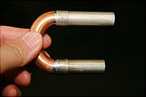 �n���_���͂ݏo���Ă����邪�c�c