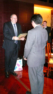 �t�B���b�v�В����L�O�i����n���ꂽ