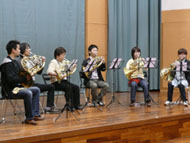 ���q�搶�N���X��