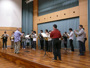 �h�[���������ꏏ�ɉ��t���܂�����