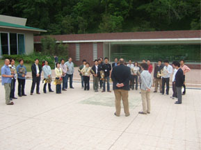 �΂Ɉ͂܂�ĕu��