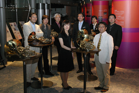 �x�������t�B���̃A���L�T���_�[�����Ɠ��{�̃I�[�P�X�g���̃A���L�T���_�[���������̃R���{���[�V����