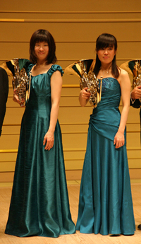 ����͏��̔���2�l�̐��ŁA������2�l�Ƃ��������B�ǂ�ȉ��t�𒮂����Ă���邩�A������y���݂�