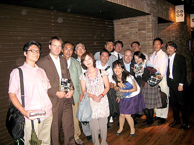 �Ō�͋L�O�ɏW���ʐ^��