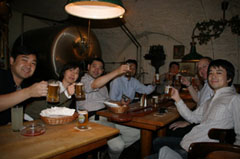 �A���L�T���_�[�ЃX�^�b�t�Ƃ̃f�B�i�[���\��i�ʐ^��2006�N�H�[�K��c�A�[�j