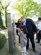 ���[�����C�̋u�ŋL�O���_�������t�B���b�v�В������X�e�������