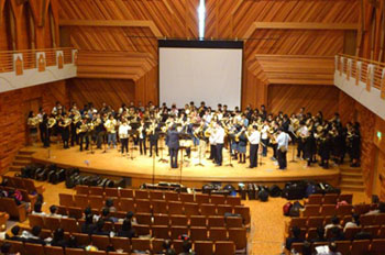 �t�B�i�[���̑升�t�ł̓��F�[�g�[�x���̎��R�ɂ�����_�̉h�������t��