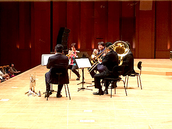 ��莁��"�ӂ������X�y�V�����N�C���e�b�g"�ɂ��o�ꂵ�A��ԗւ̊���I