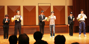 �u�����O�g�[���I�茠�v�̗\�I���3���ɂ�錈�����X�e�[�W��ōs�Ȃ�ꂽ