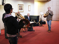 �u�n�CF�����v�̗\�I�̓��r�[�ōs�Ȃ�ꂽ�̂ŁA�ϏO�����X�ɑ����A�傢�ɐ���オ����