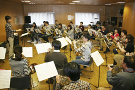 ���K���i