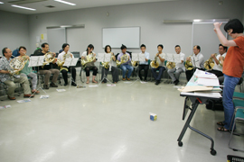 ���K���i