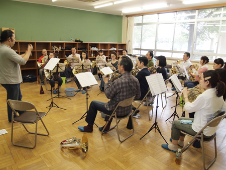 ���K���i