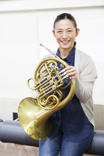 ������R�q����