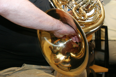 �I�[���@������̉E��́A���̂悤�Ȉʒu�B�̂̃t�����`�X�^�C���̂悤�ȁA�Ȃ�ׂ��I�[�v���ȉ����o�����߂��Ƃ��B�����̒��߂͎w��ōs�Ȃ�